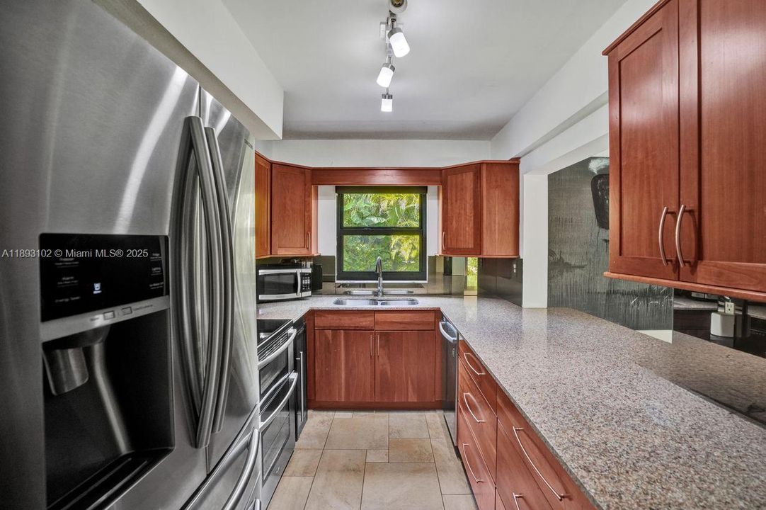 Active With Contract: $875,000 (3 beds, 3 baths, 2019 Square Feet)