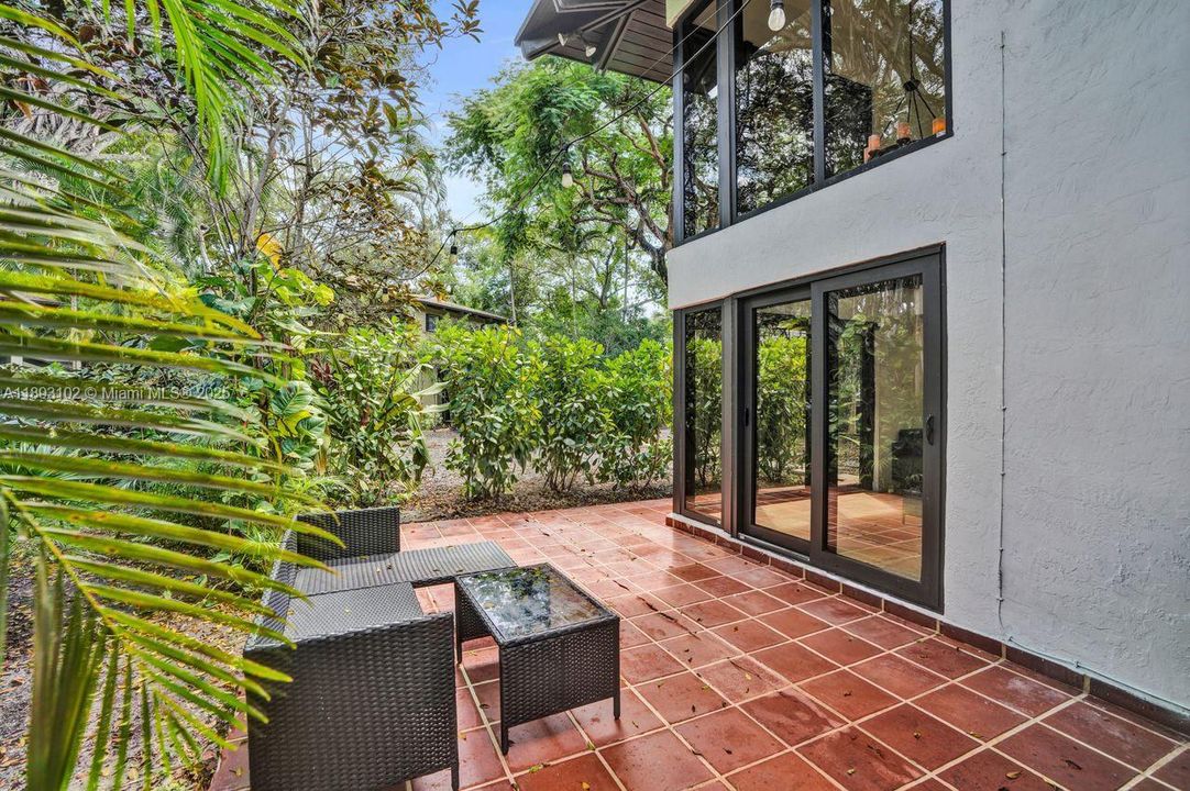 Active With Contract: $875,000 (3 beds, 3 baths, 2019 Square Feet)