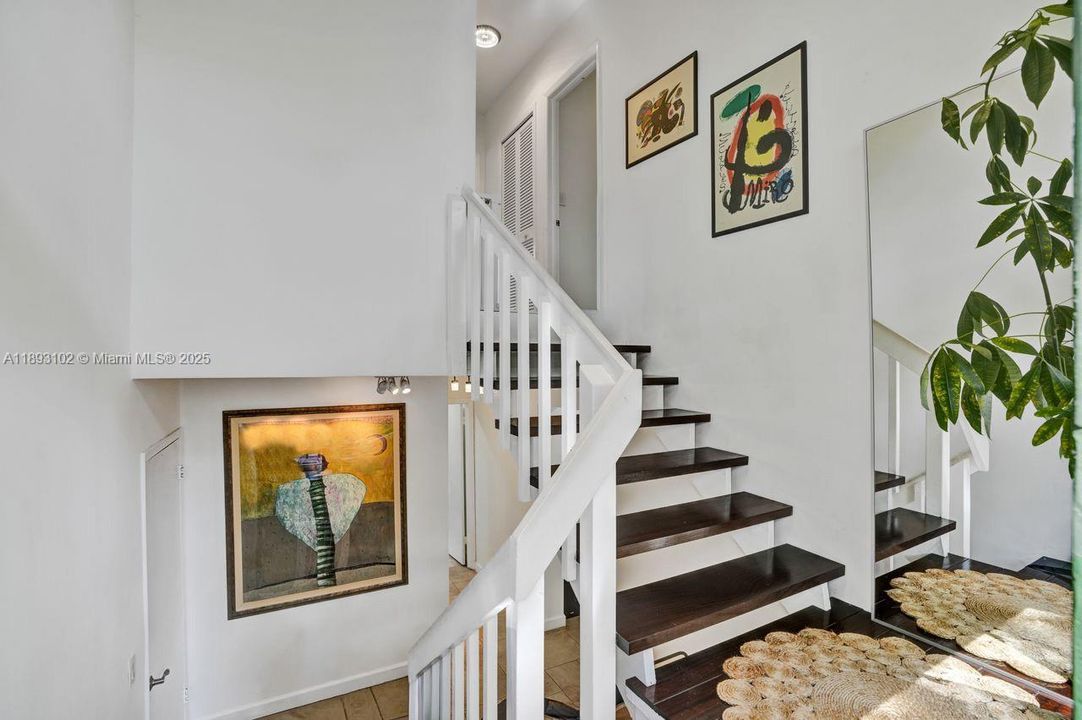 Active With Contract: $875,000 (3 beds, 3 baths, 2019 Square Feet)