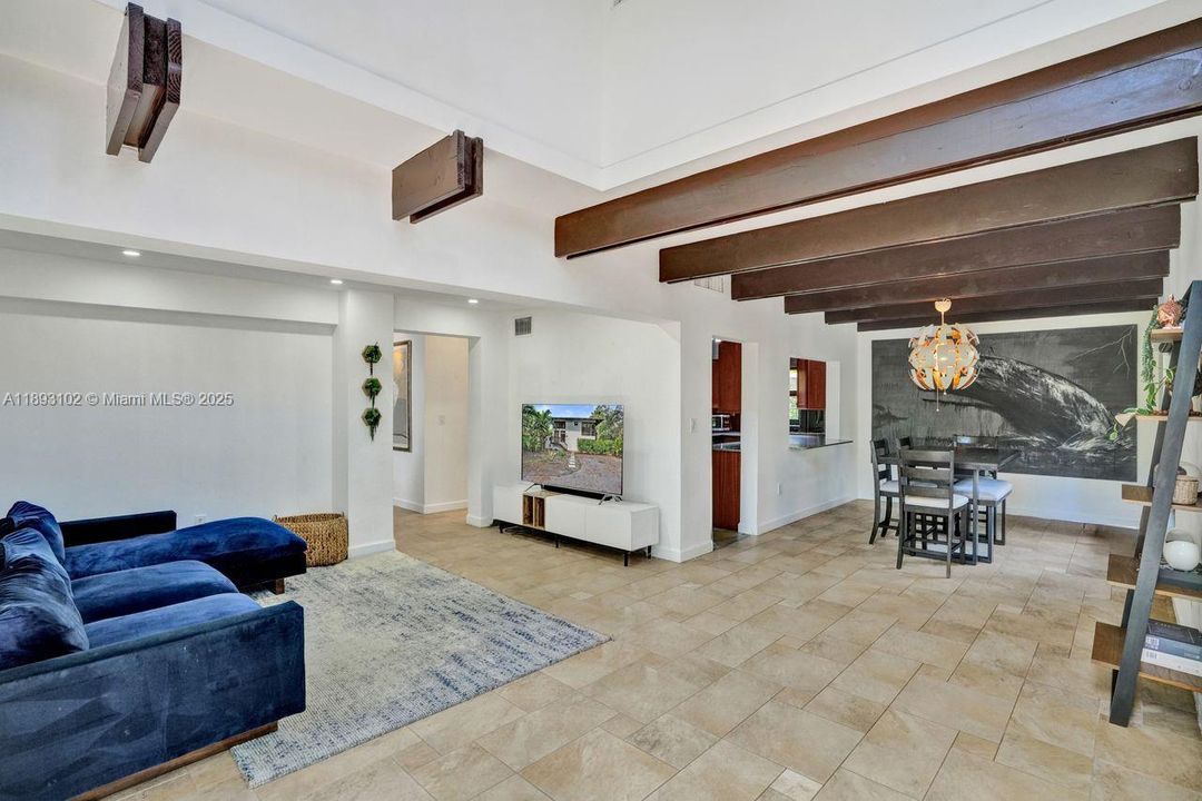 Active With Contract: $875,000 (3 beds, 3 baths, 2019 Square Feet)