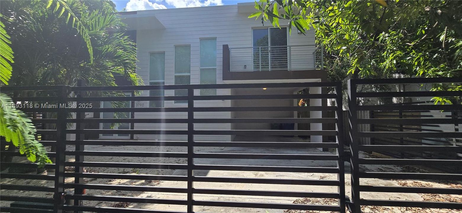 Недавно арендовано: $5,150 (3 спален, 3 ванн, 1857 Квадратных фут)