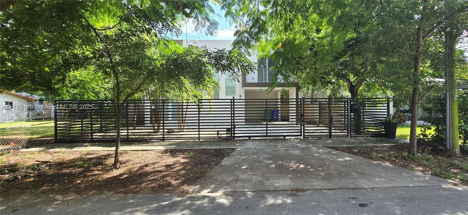 Недавно арендовано: $5,150 (3 спален, 3 ванн, 1857 Квадратных фут)