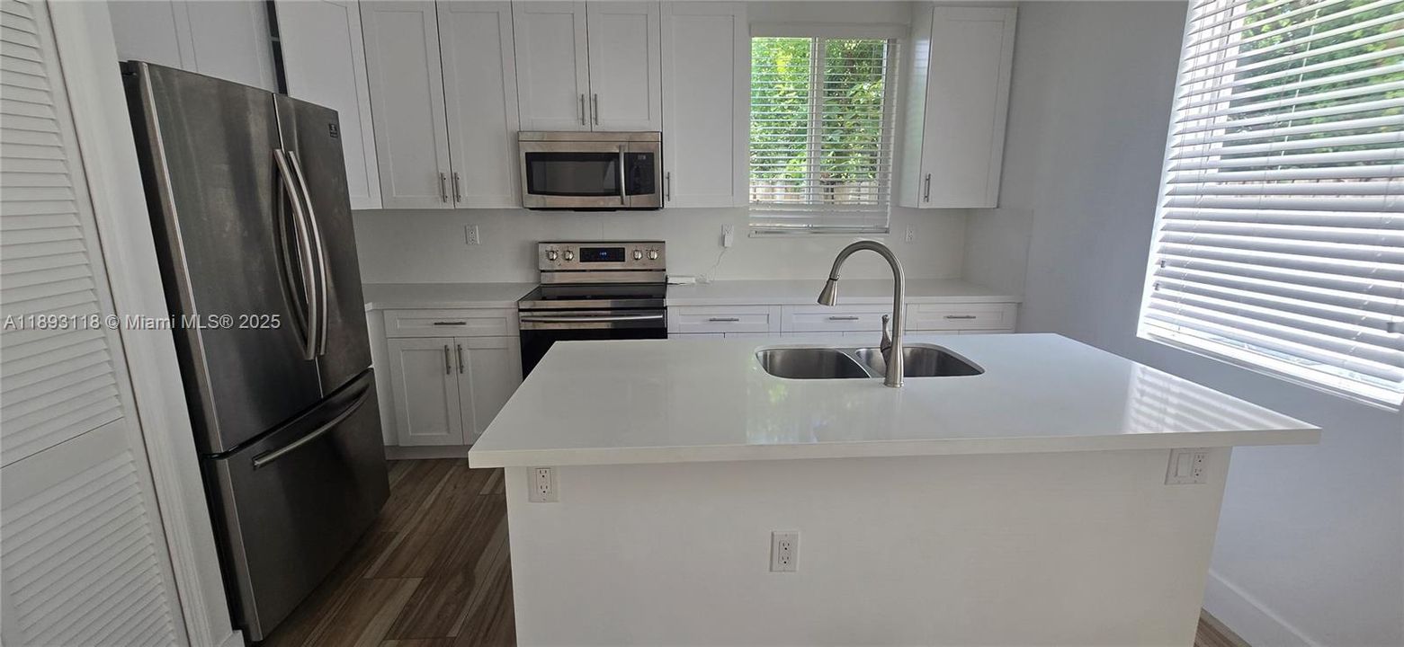 Недавно арендовано: $5,150 (3 спален, 3 ванн, 1857 Квадратных фут)