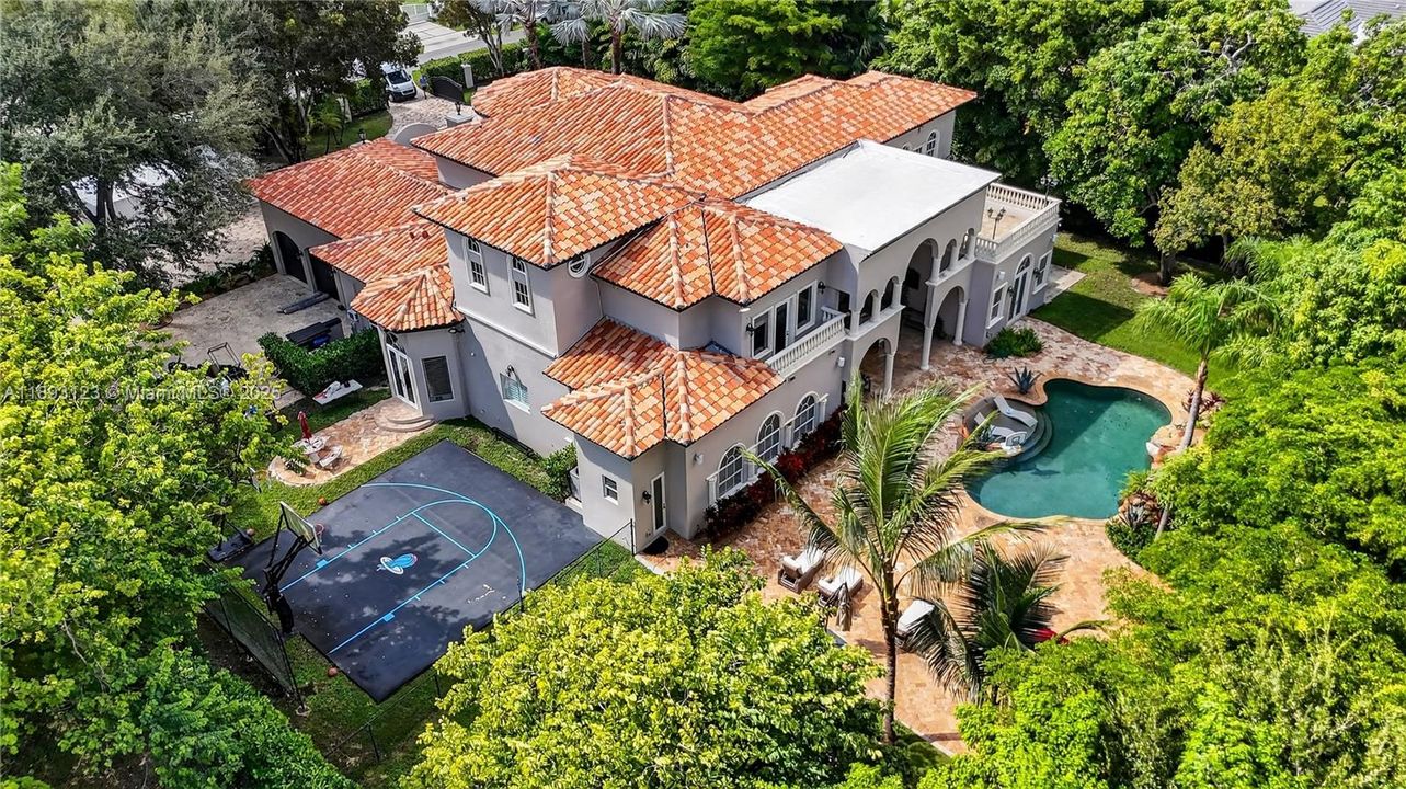 For Sale: $7,499,997 (6 beds, 9 baths, 7271 Square Feet)