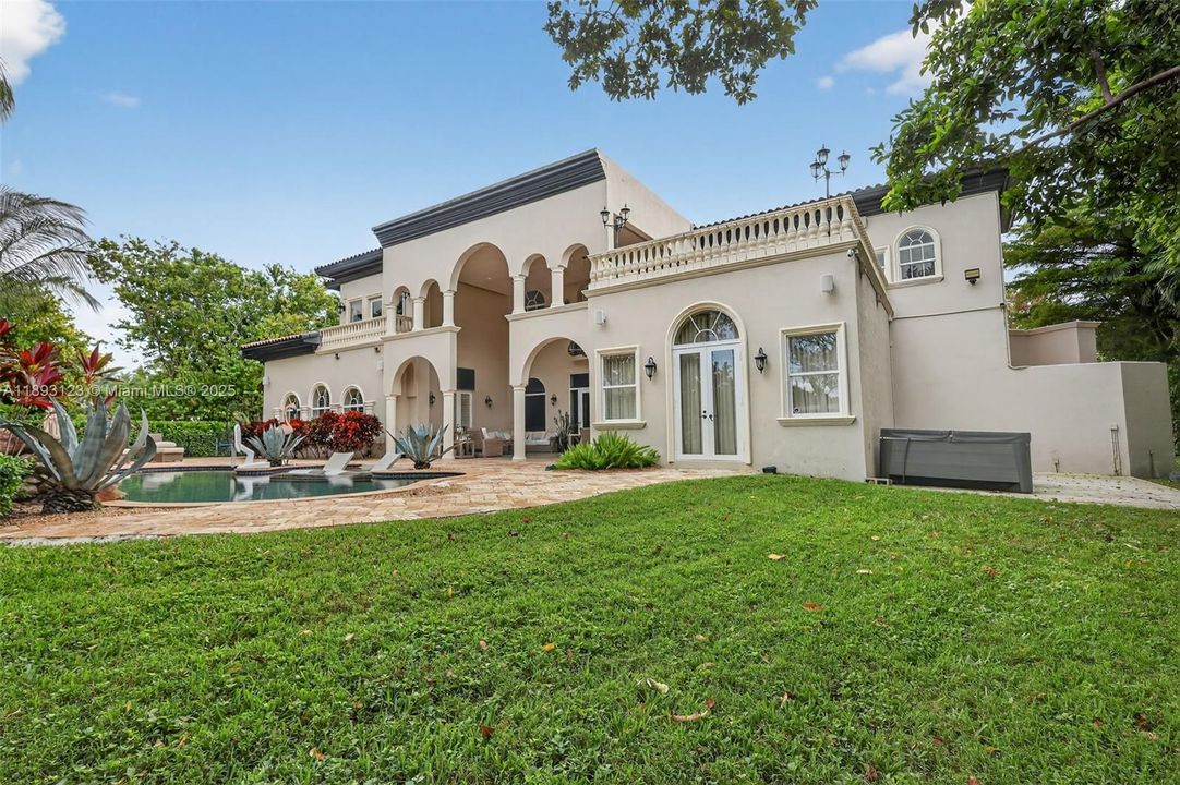 For Sale: $7,499,997 (6 beds, 9 baths, 7271 Square Feet)