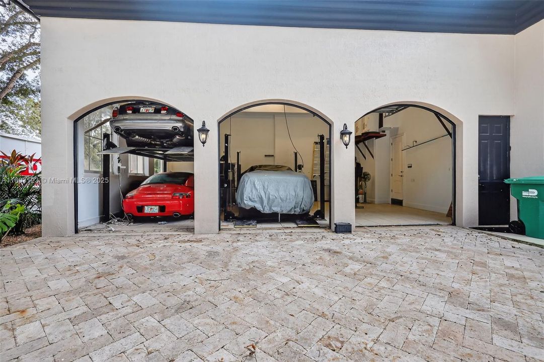 For Sale: $7,499,997 (6 beds, 9 baths, 7271 Square Feet)