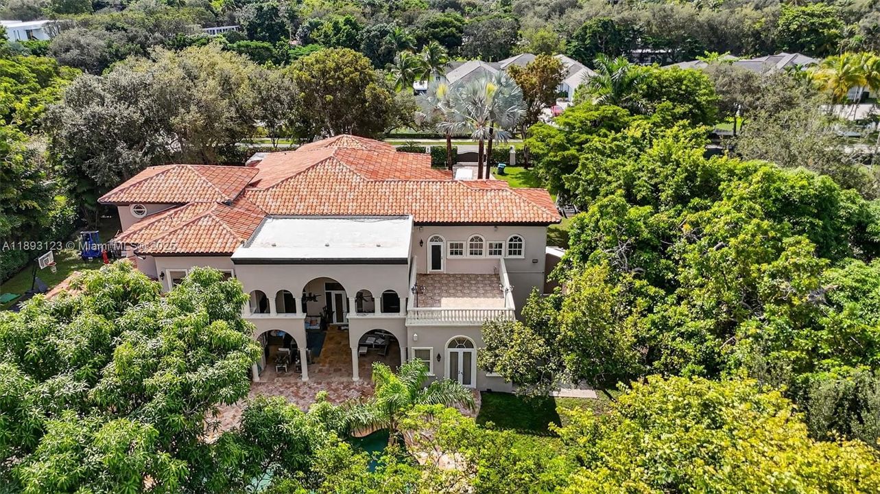 For Sale: $7,499,997 (6 beds, 9 baths, 7271 Square Feet)