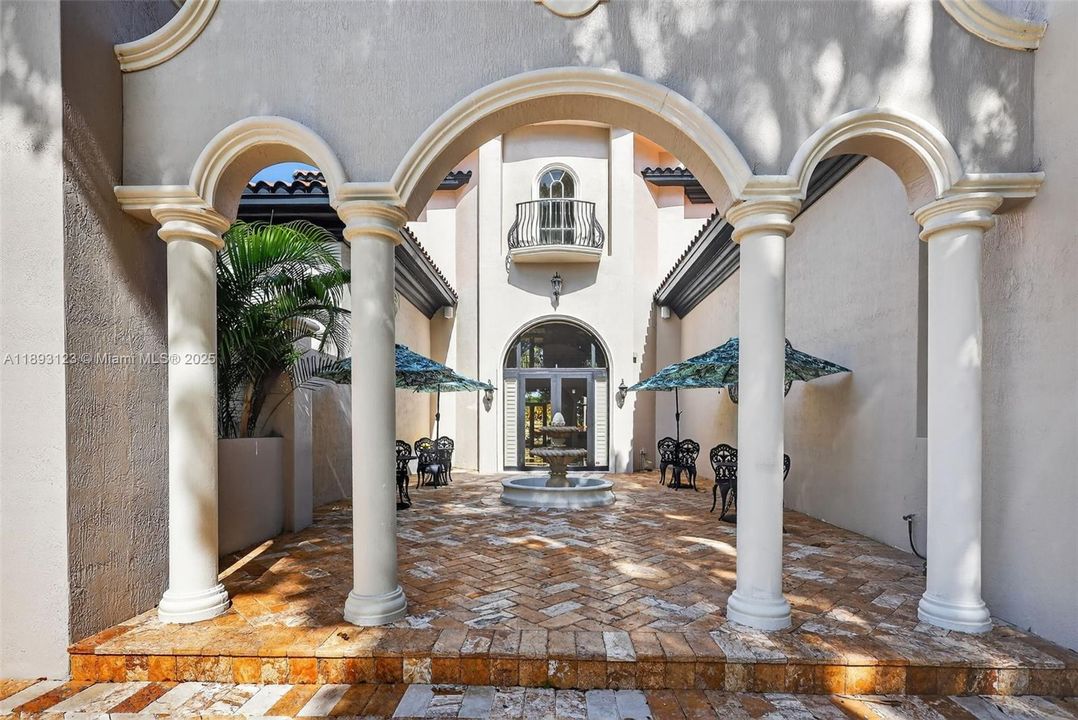 For Sale: $7,499,997 (6 beds, 9 baths, 7271 Square Feet)