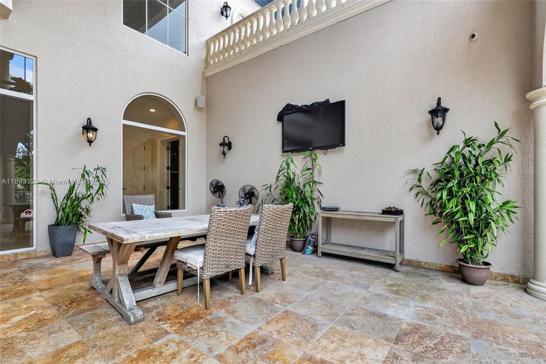 For Sale: $7,499,997 (6 beds, 9 baths, 7271 Square Feet)