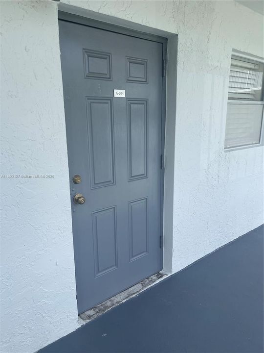 Под контрактом: $129,999 (2 спален, 2 ванн, 1025 Квадратных фут)