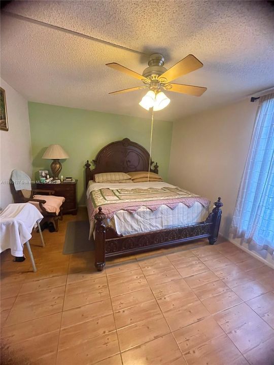 Под контрактом: $129,999 (2 спален, 2 ванн, 1025 Квадратных фут)