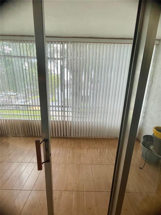 Под контрактом: $129,999 (2 спален, 2 ванн, 1025 Квадратных фут)