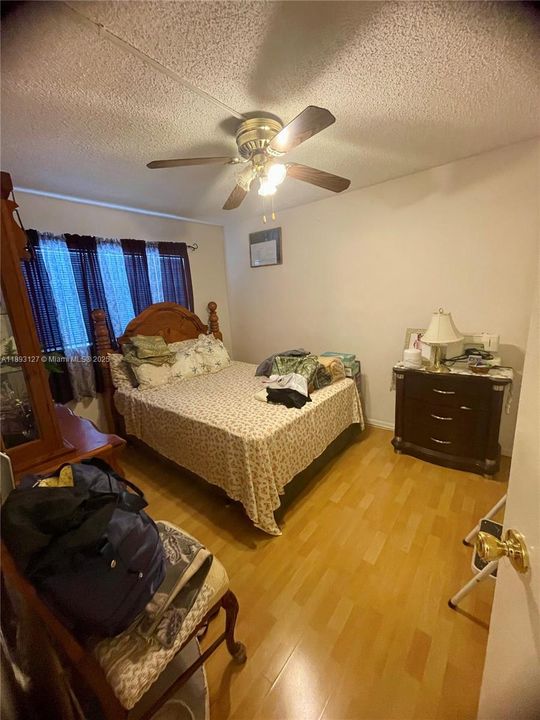 Под контрактом: $129,999 (2 спален, 2 ванн, 1025 Квадратных фут)