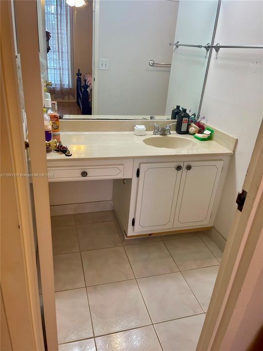 Под контрактом: $129,999 (2 спален, 2 ванн, 1025 Квадратных фут)