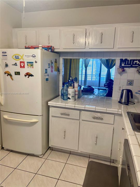 Под контрактом: $129,999 (2 спален, 2 ванн, 1025 Квадратных фут)