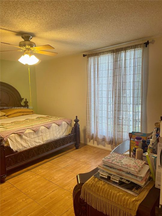 Под контрактом: $129,999 (2 спален, 2 ванн, 1025 Квадратных фут)