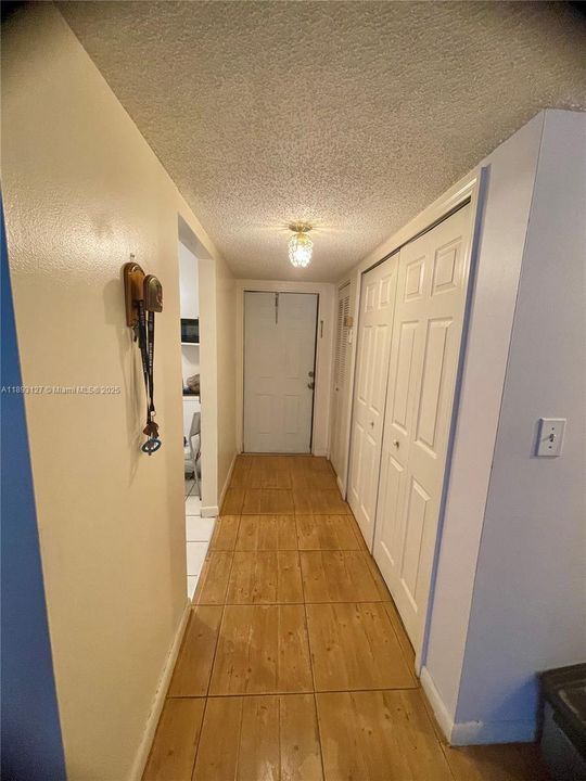 Под контрактом: $129,999 (2 спален, 2 ванн, 1025 Квадратных фут)