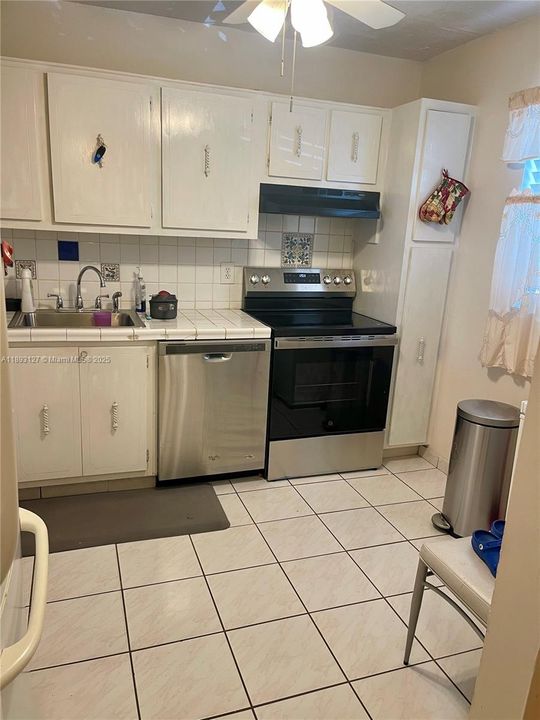 Под контрактом: $129,999 (2 спален, 2 ванн, 1025 Квадратных фут)