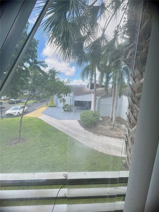 Под контрактом: $129,999 (2 спален, 2 ванн, 1025 Квадратных фут)