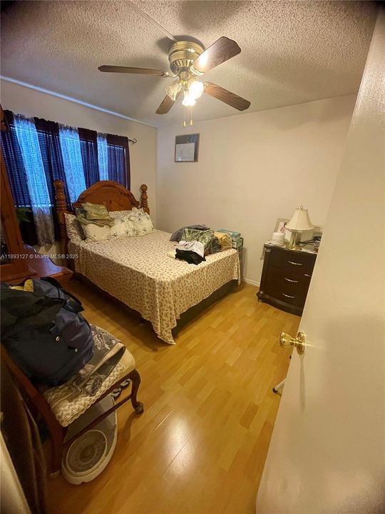 Под контрактом: $129,999 (2 спален, 2 ванн, 1025 Квадратных фут)