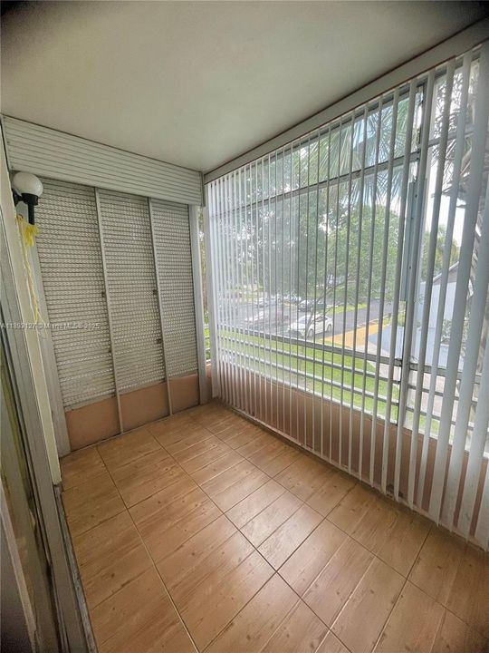 Под контрактом: $129,999 (2 спален, 2 ванн, 1025 Квадратных фут)