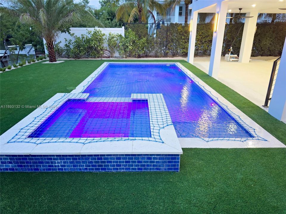 На продажу: $3,675,000 (5 спален, 3 ванн, 0 Квадратных фут)