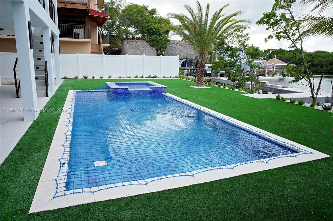 На продажу: $3,675,000 (5 спален, 3 ванн, 0 Квадратных фут)