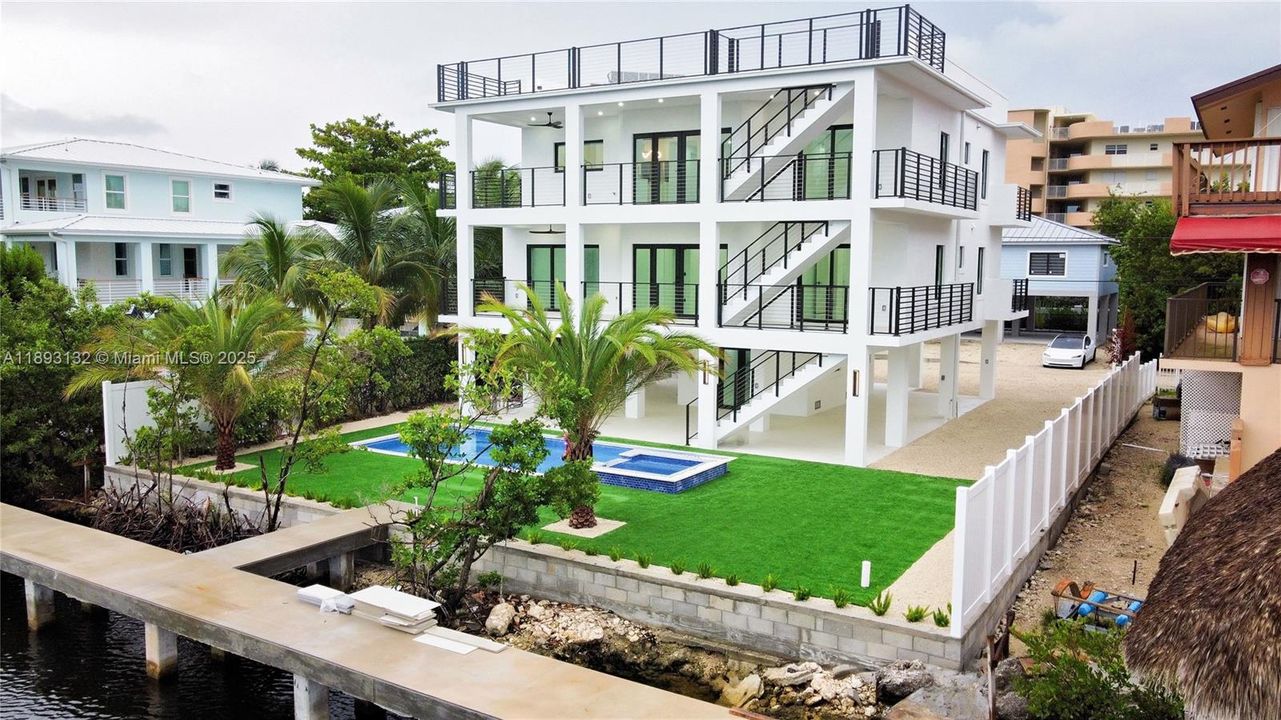 На продажу: $3,675,000 (5 спален, 3 ванн, 0 Квадратных фут)