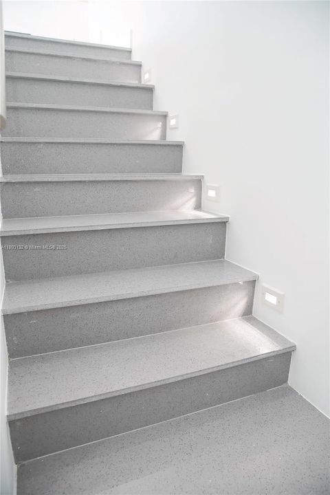 На продажу: $3,675,000 (5 спален, 3 ванн, 0 Квадратных фут)