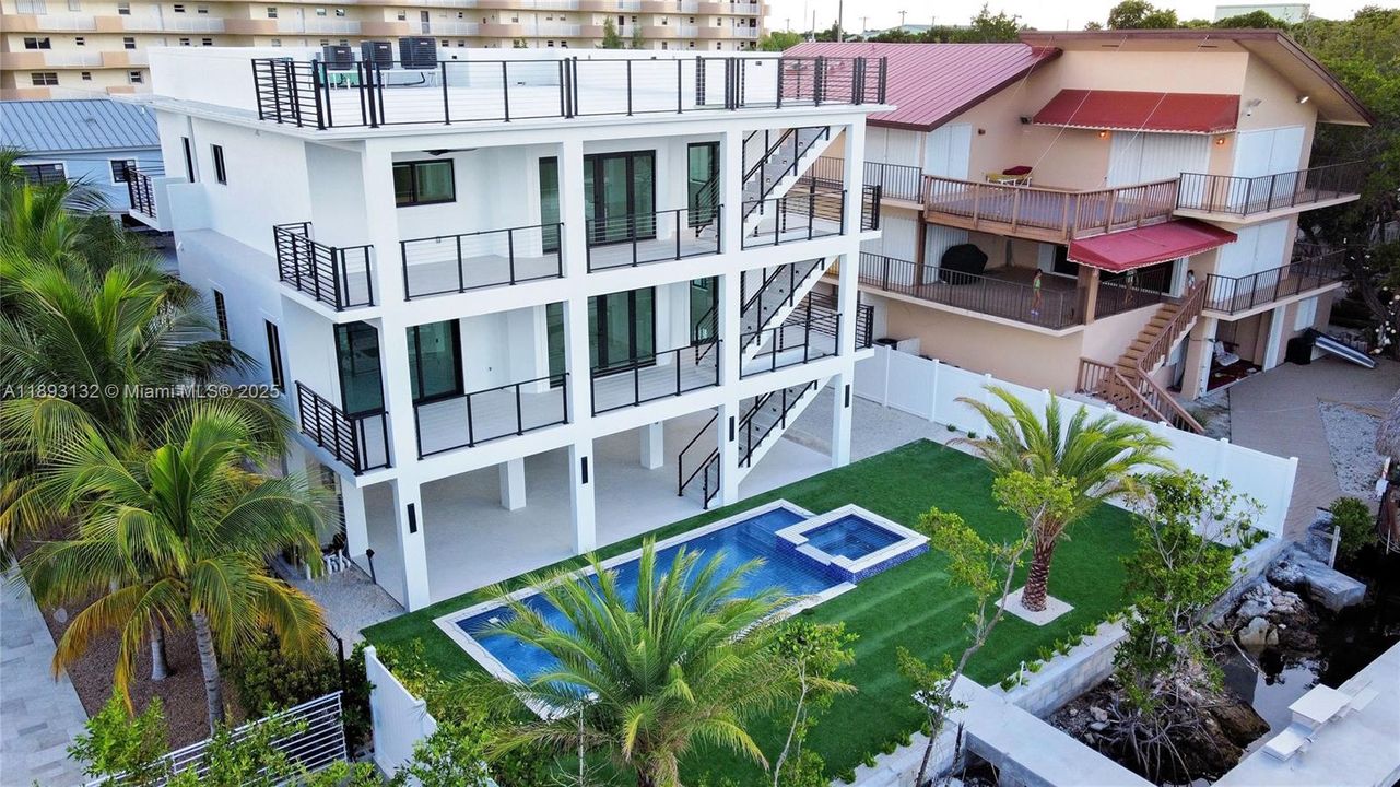 На продажу: $3,675,000 (5 спален, 3 ванн, 0 Квадратных фут)