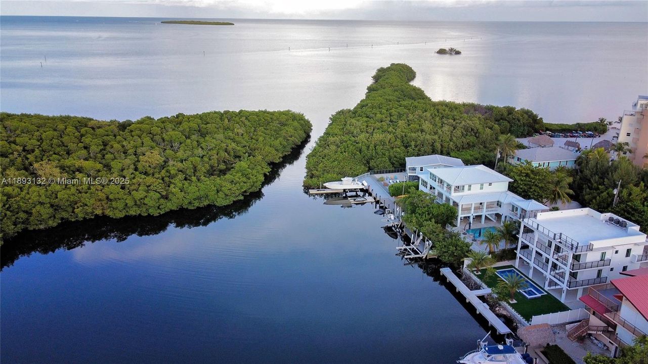 На продажу: $3,675,000 (5 спален, 3 ванн, 0 Квадратных фут)