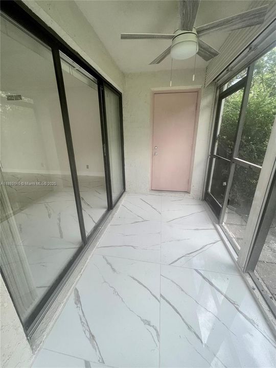 合同活跃: $2,400 (2 贝兹, 2 浴室, 1231 平方英尺)