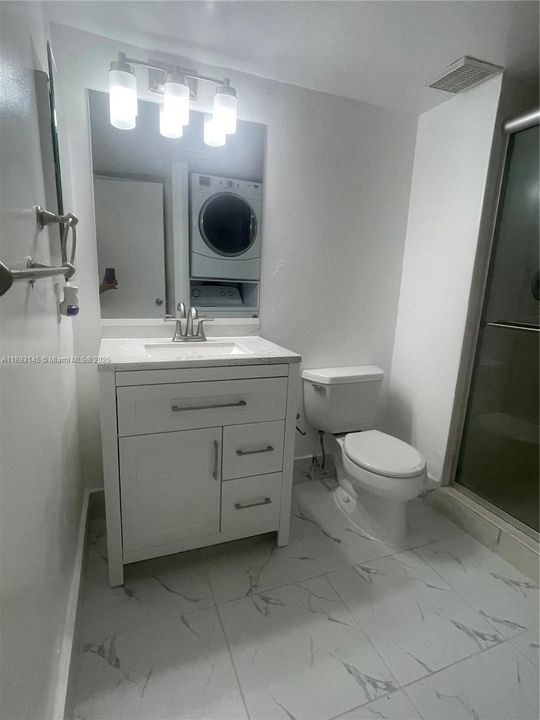 合同活跃: $2,400 (2 贝兹, 2 浴室, 1231 平方英尺)