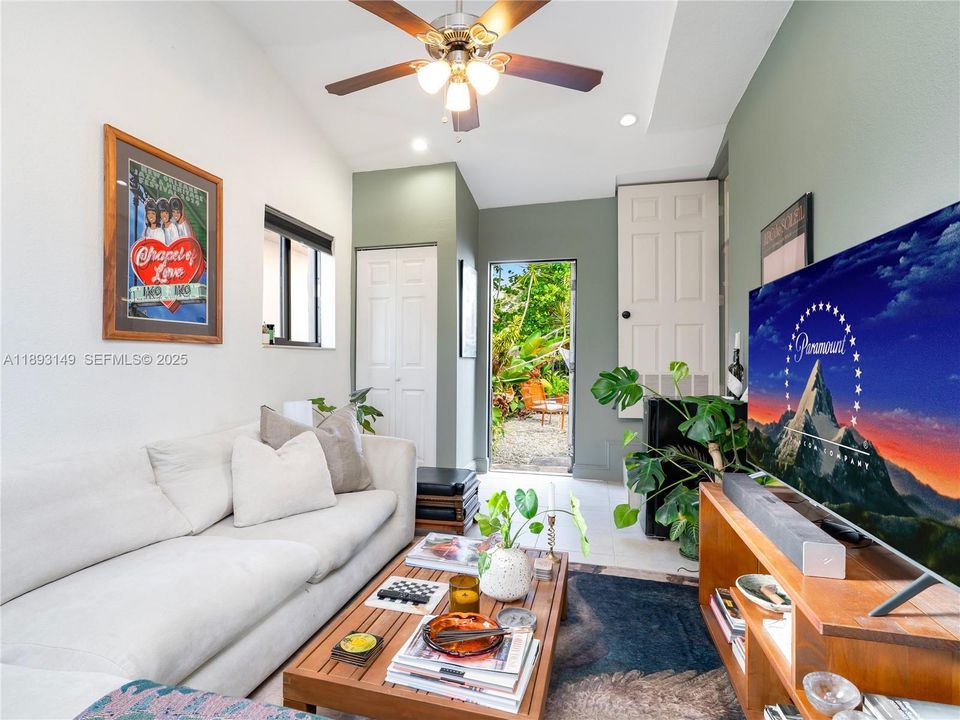 待售: $750,000 (4 贝兹, 1 浴室, 1360 平方英尺)