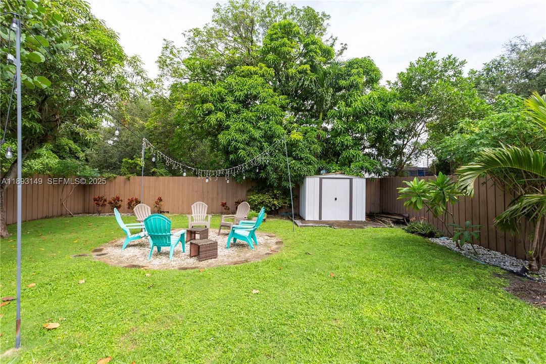 待售: $750,000 (4 贝兹, 1 浴室, 1360 平方英尺)