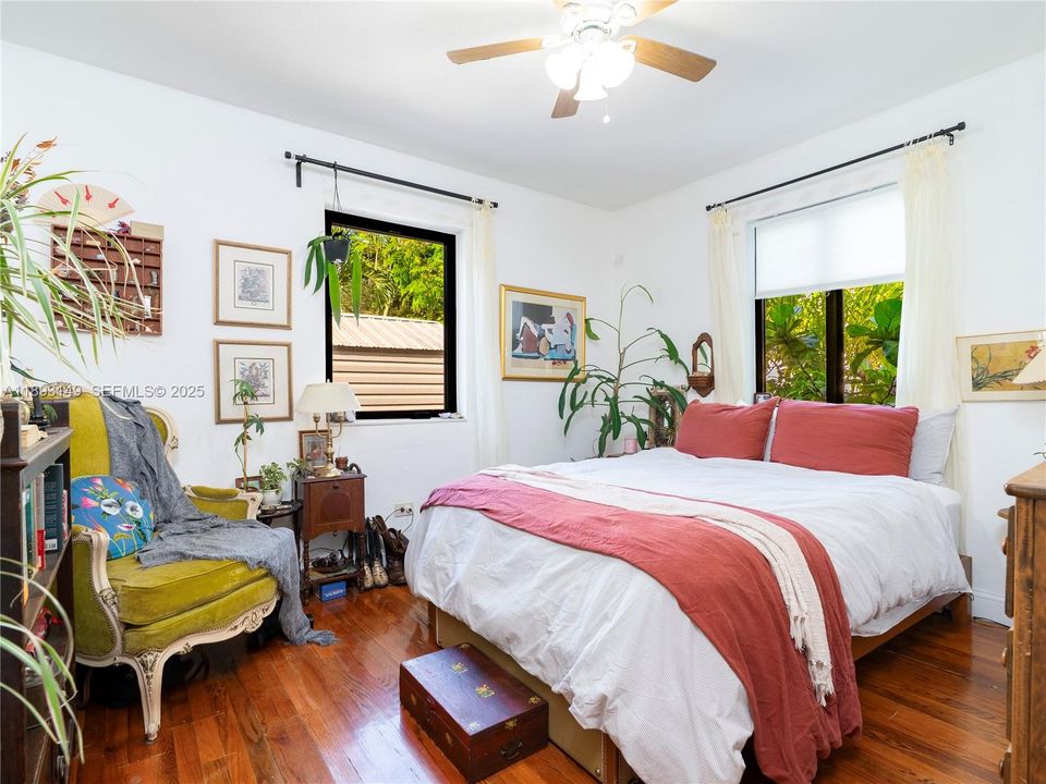 待售: $750,000 (4 贝兹, 1 浴室, 1360 平方英尺)