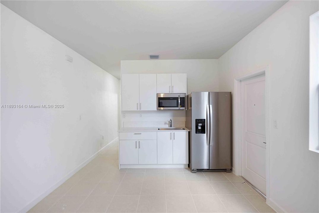 Под контрактом: $1,699 (1 спален, 1 ванн, 0 Квадратных фут)