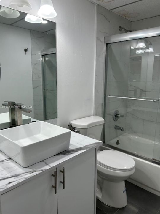 Под контрактом: $2,300 (2 спален, 2 ванн, 965 Квадратных фут)