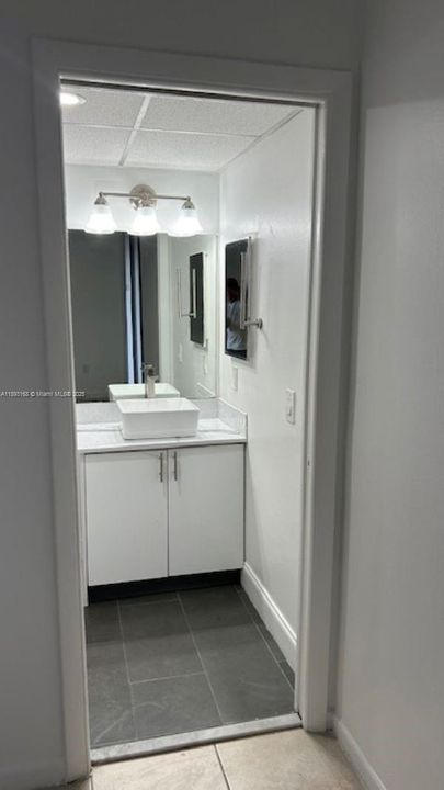 Под контрактом: $2,300 (2 спален, 2 ванн, 965 Квадратных фут)