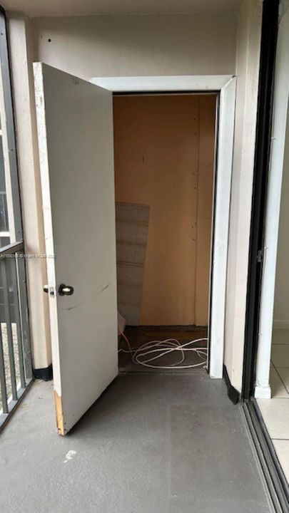 Под контрактом: $2,300 (2 спален, 2 ванн, 965 Квадратных фут)