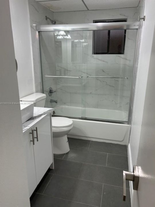 Под контрактом: $2,300 (2 спален, 2 ванн, 965 Квадратных фут)