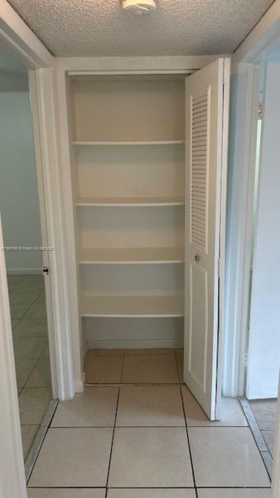 Под контрактом: $2,300 (2 спален, 2 ванн, 965 Квадратных фут)