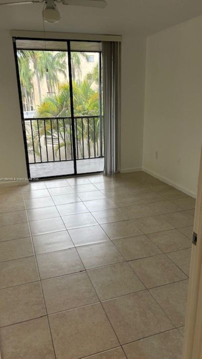 Под контрактом: $2,300 (2 спален, 2 ванн, 965 Квадратных фут)