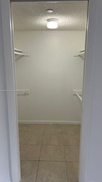 Под контрактом: $2,300 (2 спален, 2 ванн, 965 Квадратных фут)