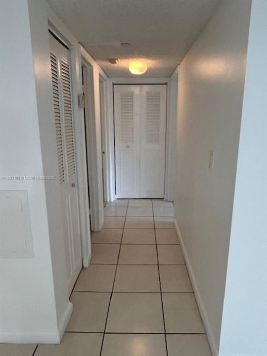 Под контрактом: $2,300 (2 спален, 2 ванн, 965 Квадратных фут)