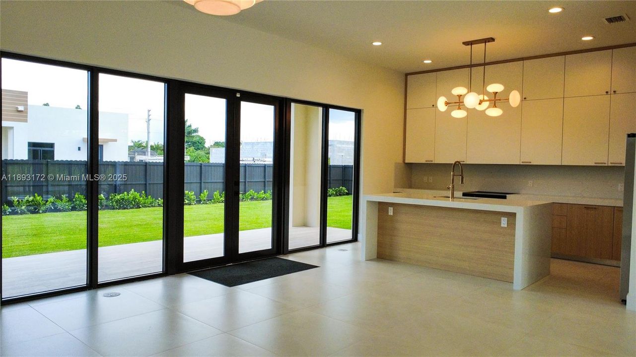 待售: $1,200,000 (5 贝兹, 4 浴室, 3384 平方英尺)