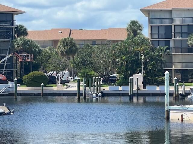 Dock is on left