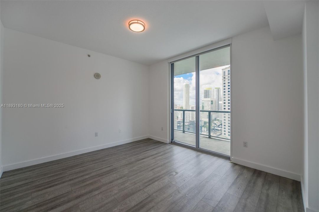 最近售出: $400,000 (1 贝兹, 1 浴室, 694 平方英尺)