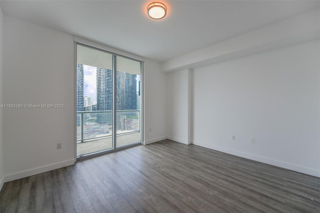 最近售出: $400,000 (1 贝兹, 1 浴室, 694 平方英尺)