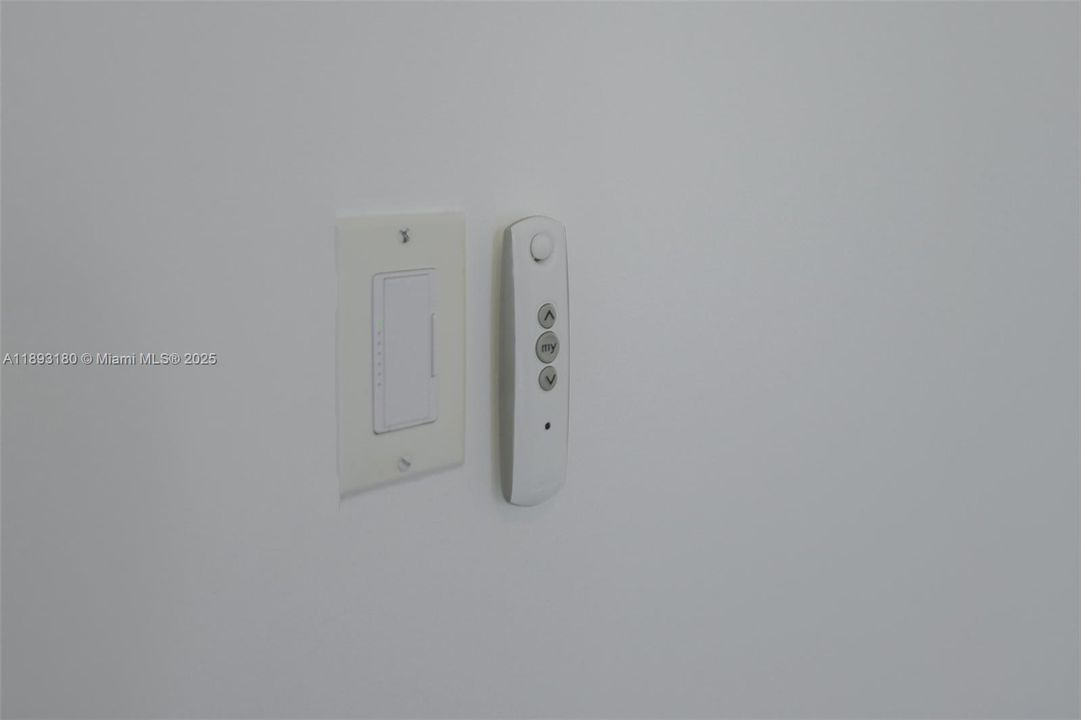 最近售出: $400,000 (1 贝兹, 1 浴室, 694 平方英尺)